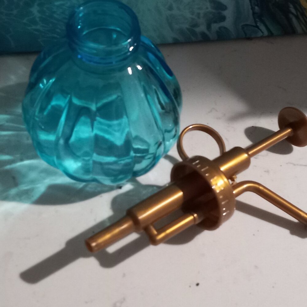 Beautiful Vintage Diffuser - Picture 2 of 3